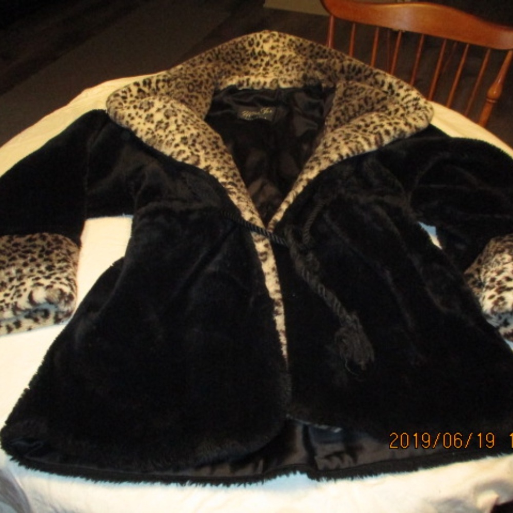 Faux fur jacket with leopard print hood/collar